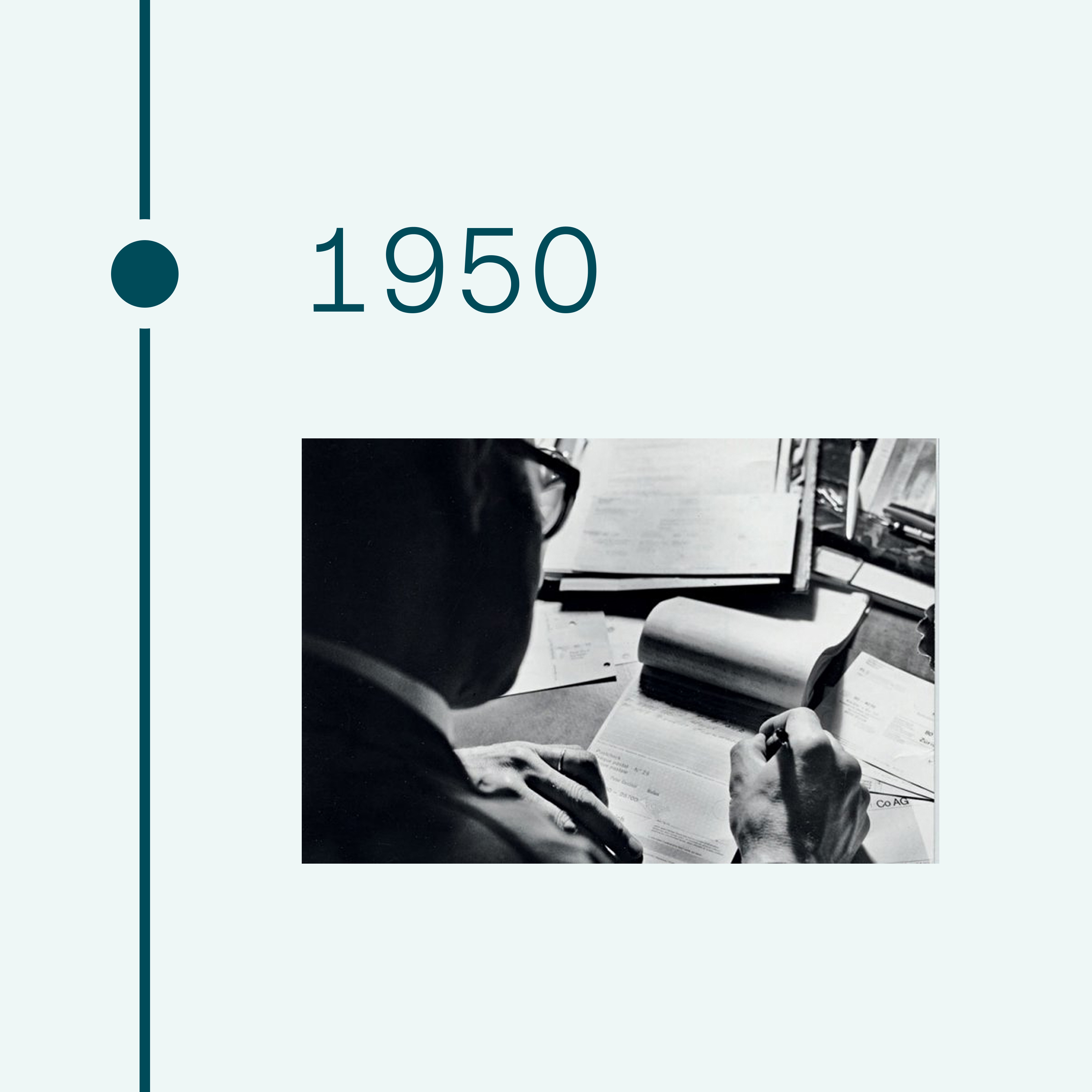 1950. Immagine di un uomo con bloc-notes